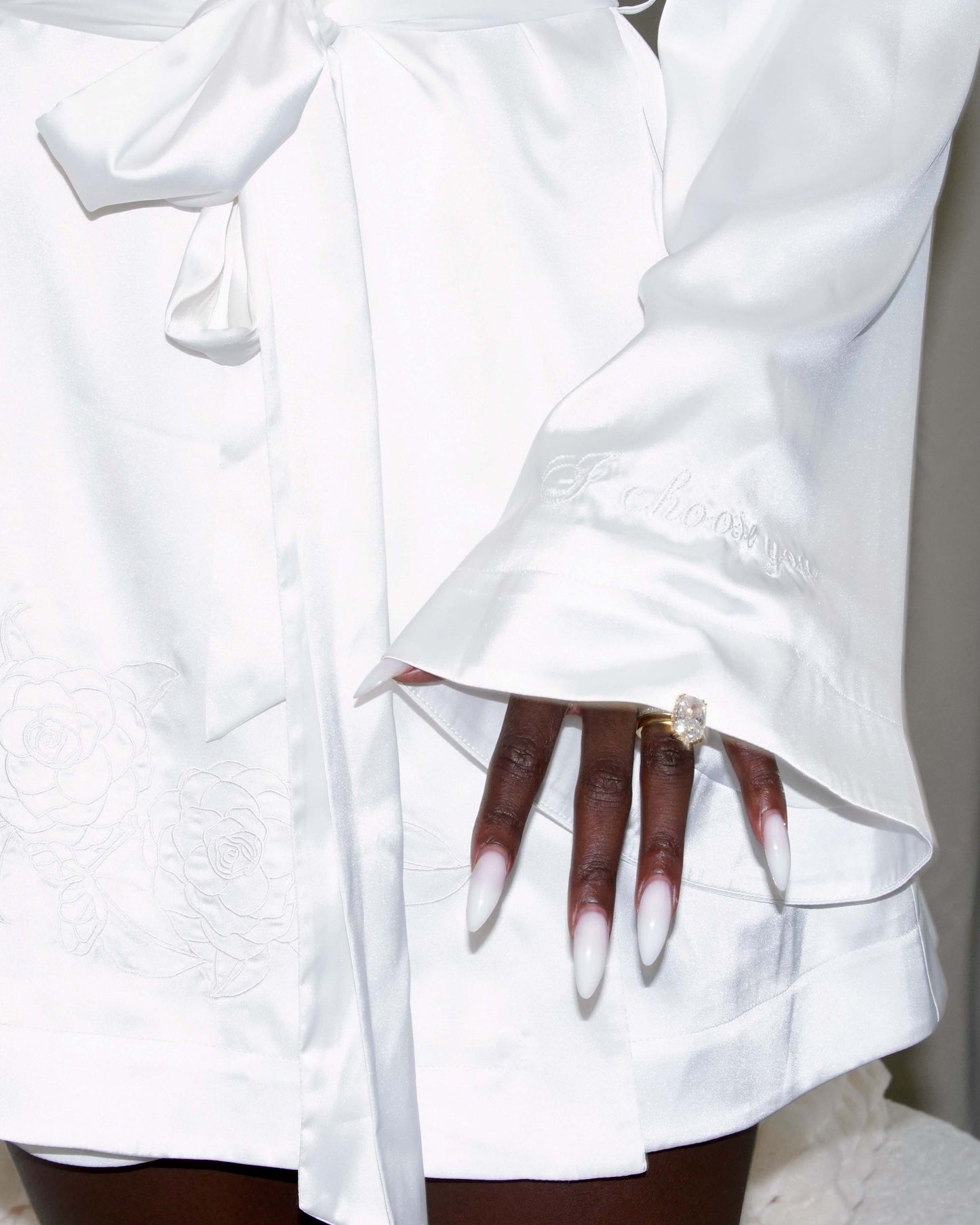 CAMELLIA EMBROIDERED ROBE
